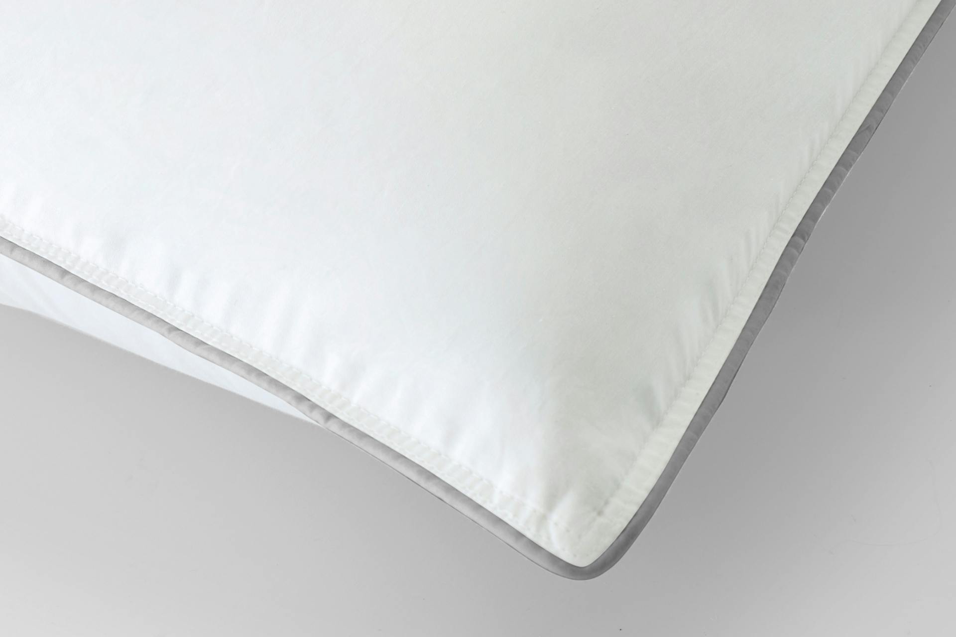 Saatva Down Alternative Pillow - Thumbnail 3