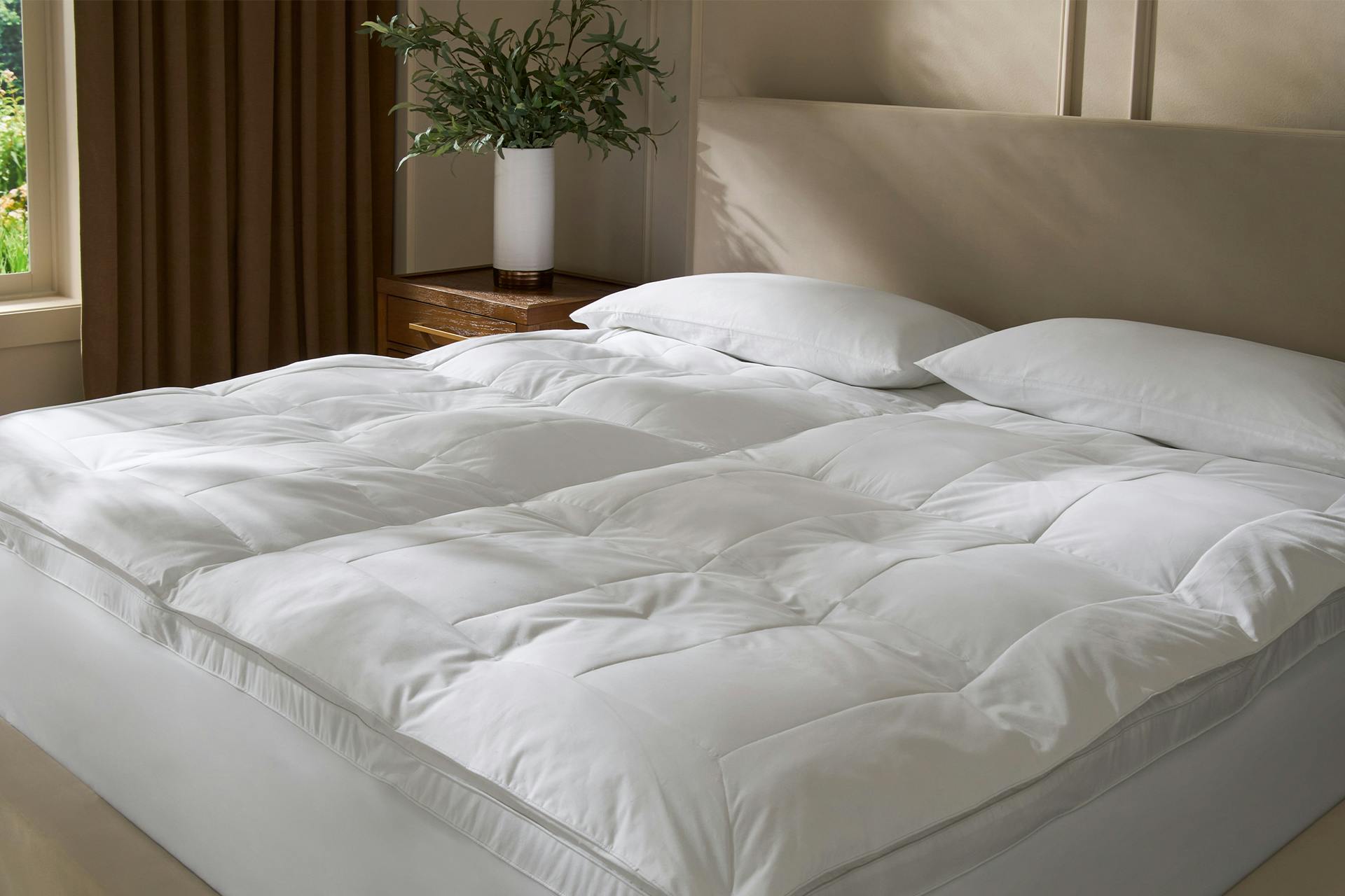 Saatva Featherbed Mattress Topper - Thumbnail 2