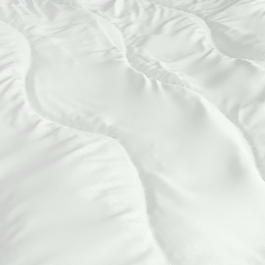 lightweight down alternative comforter